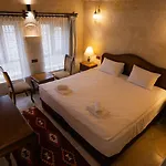 Memory Cave House Отель *