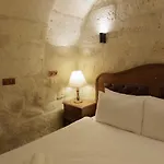 Отель Memory Cave House *