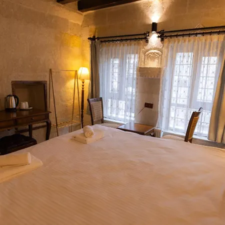 Memory Cave House *